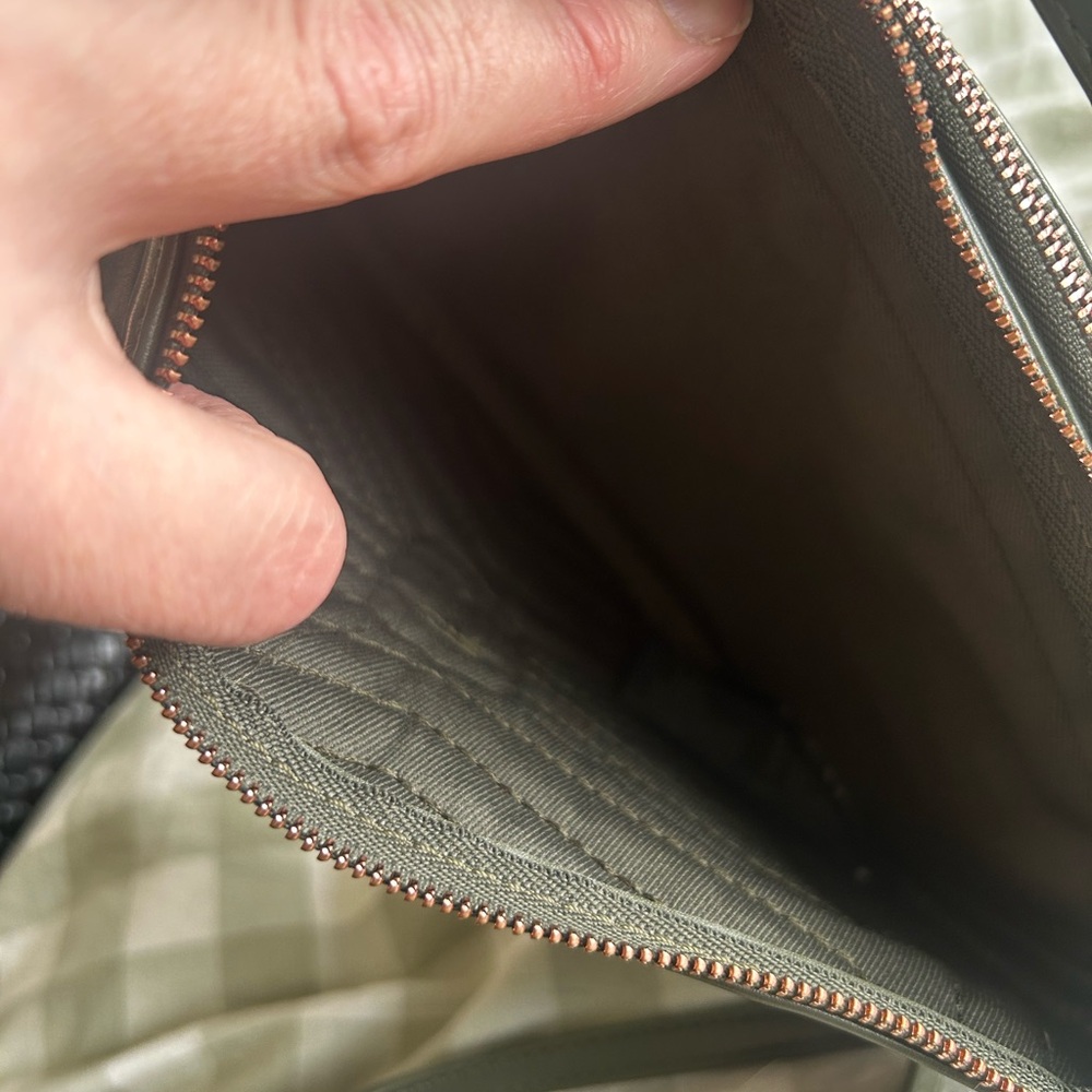Ted Baker Olive Quilted Bow Crossbody Bag - Picture 3 of 4